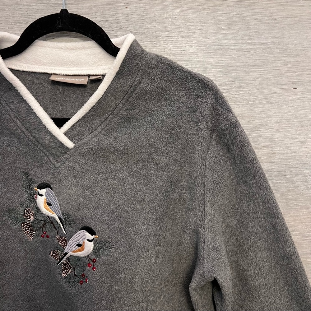 Croft‎ & Barrow Grey Embroidered Chickadee Pullover VNeck Top Large GC - Picture 2 of 7